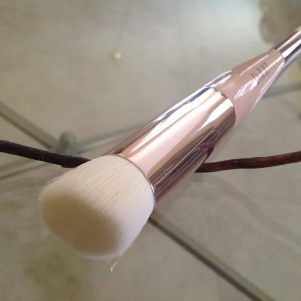 Doll 10 Double Ended Foundation and Concealer Brush No. 7 - Brand New!